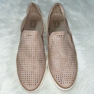 EUC~Naturalizer Women's Zola 2 Slip On Shoes~Taupe~Breathable~Size 9~comfortable